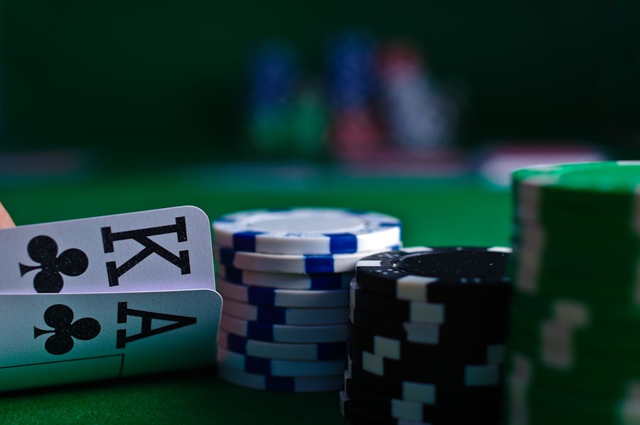 Kartu as rafi dan keriting dengan chip poker